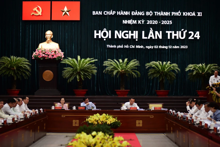Hội nghị khai mạc sáng cùng ngày. Ảnh: THANH THUỲ Năm 2024, TP.HCM chi thu nhập tăng thêm cho cán bộ từ 0.8 lên tối đa 1.5 lần -hoi-nghi-thanh-uy-24-thu-nhap-tang-them-cho-can-bo