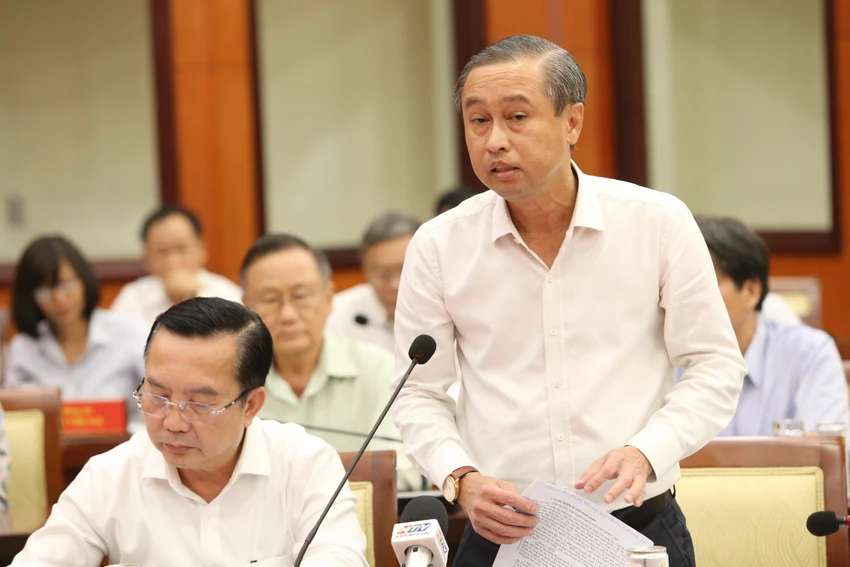 Giám đốc Sở Nội vụ TP.HCM Huỳnh Thanh Nhân báo cáo tại hội nghị. Ảnh: THANH THUỲ Năm 2024, TP.HCM chi thu nhập tăng thêm cho cán bộ từ 0.8 lên tối đa 1.5 lần-so-noi-vu-chi-thu-nhap-tang-them