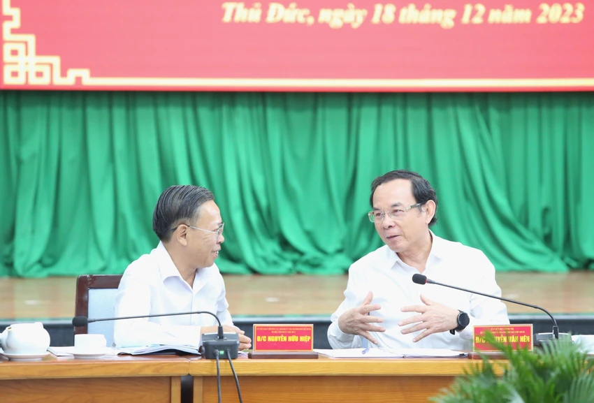 Bí thư Thành ủy TP.HCM Nguyễn Văn Nên tham dự và gợi mở nhiều nội dung thảo luận. Ảnh: THANH TUYỀN Bí thư Nguyễn Văn Nên: TP Thủ Đức cần mạnh dạn đề xuất, huy động nguồn lực theo Nghị quyết 98 -bi-thu-nguyen-van-nen-hoi-nghi-bch-thu-duc-4297-186.jpg