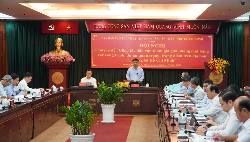 Trưởng Ban Dân vận Thành ủy TP.HCM Nguyễn Mạnh Cường điều hành phiên thảo luận. Ảnh: THANH THÙY Cách nào để TP.HCM giải phóng mặt bằng, đẩy nhanh các dự án trọng điểm?-dan-van-giai-phong-mat-bang-tphcm (3).jpg