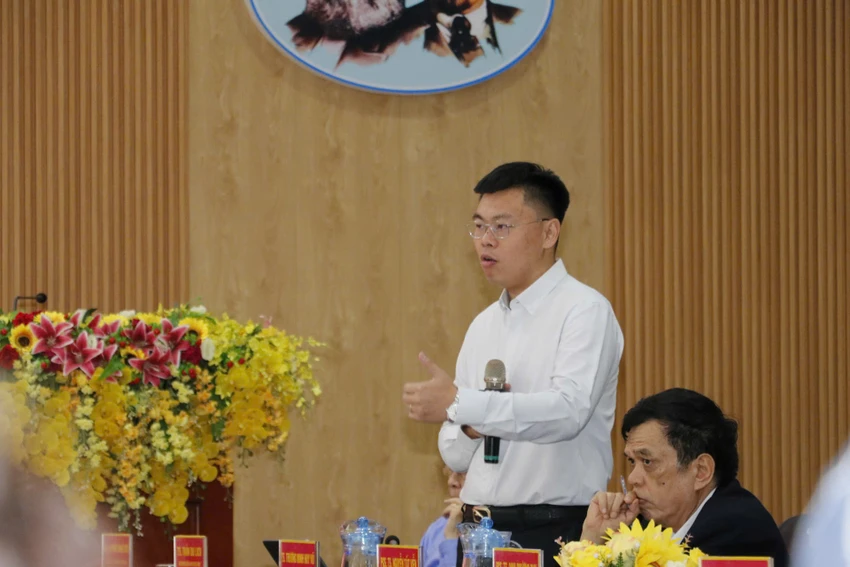 TS Trương Minh Huy Vũ phát biểu tại tọa đàm. Ảnh: THANH THÙY ki-nguyen-vuon-minh-tphcm (1).jpg