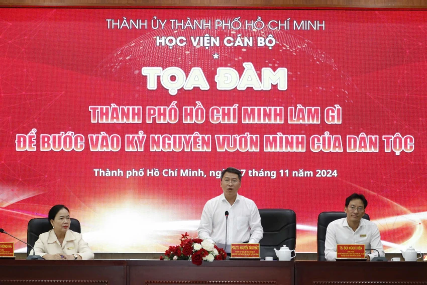 PGS.TS Nguyễn Tấn Phát, Giám đốc Học viện Cán bộ TP.HCM phát biểu đề dẫn. Ảnh: THANH THÙY Bước vào kỷ nguyên vươn mình, kinh tế TP.HCM 5 năm tới phải cao hơn trung bình cả nước 1,2-1,5%- ky-nguyen-vuon-minh-tphcm (3).jpg