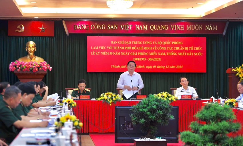 Trưởng Ban Tuyên giáo Trung ương Nguyễn Trọng Nghĩa đề nghị rà soát công tác chuẩn bị cho thật tốt. Ảnh: NGUYỆT NHI Ban chỉ đạo Trung ương, Bộ Quốc phòng làm việc với TP.HCM cho lễ kỷ niệm 50 năm giải phóng miền Nam, thống nhất đất nước -50-nam-giai-phong-mien-nam-thong-nha-dat-nuoc (3).jpg
