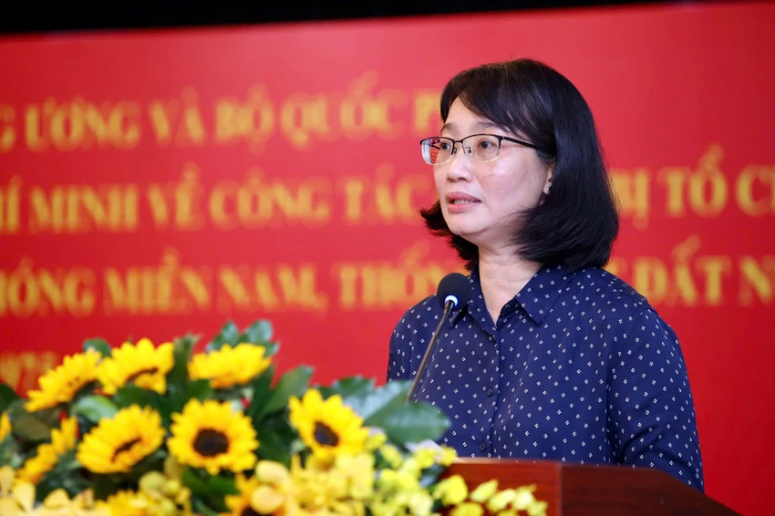 Phó Chủ tịch UBND TP.HCM Trần Thị Diệu Thúy báo cáo kế hoạch thực hiện. Ảnh: NGUYỆT NHI 50-nam-giai-phong-mien-nam-thong-nha-dat-nuoc (5).jpg