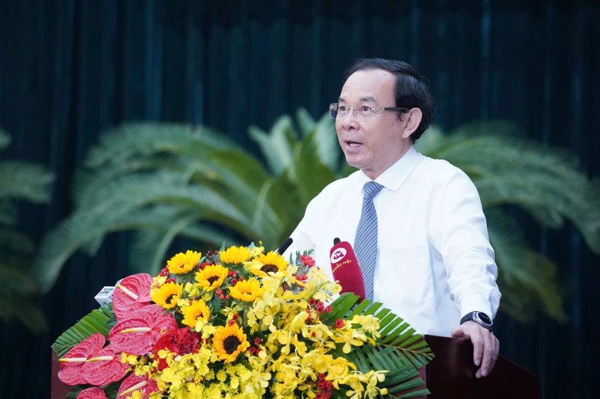 Bí thư Thành ủy TP.HCM Nguyễn Văn Nên đến dự và có phát biểu chỉ đạo tại kỳ họp HĐND, sáng 9-12. Ảnh: THUẬN VĂN Bí thư Nguyễn Văn Nên: 'Có đồng chí phải rời vị trí để đất nước phát triển cũng là việc làm có ý nghĩa...' tinh gọn bộ máy