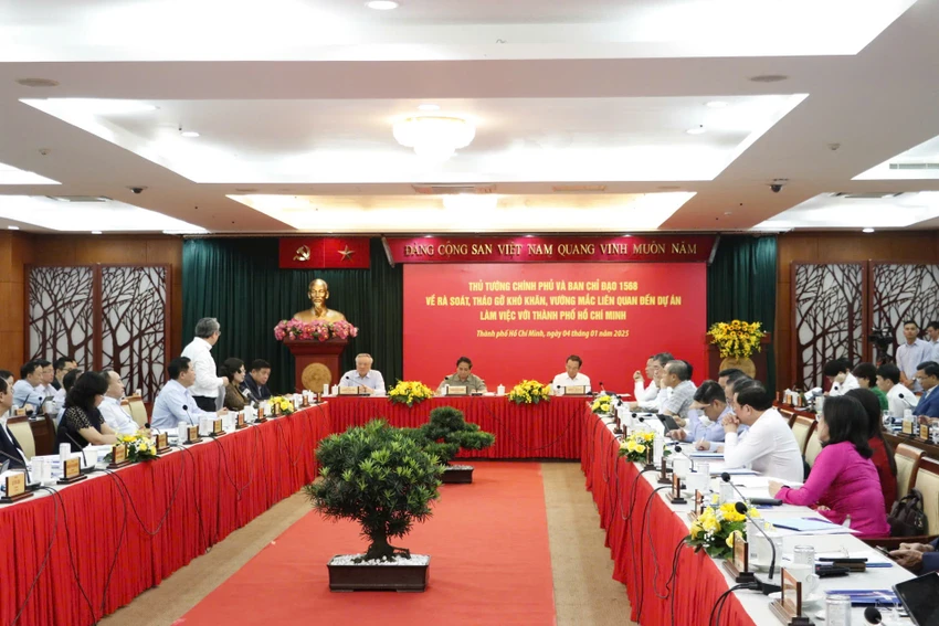 Đoàn công tác của Thủ tướng Phạm Minh Chính và Ban chỉ đạo 1568 về rà soát, tháo gỡ khó khăn, vướng mắc liên quan đến dự án đã làm việc với TP.HCM. Ảnh: TTBC TP.HCM xin Thủ tướng chủ trương tháo gỡ vướng mắc 12 dự án -thu-tuong-lam-viec-voi-TPHCM-thao-go-vuong-mac.jpg