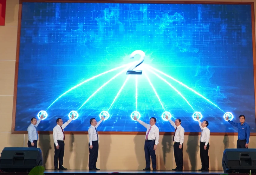 Lãnh đạo Trung ương và TP.HCM đã cùng phát động cuộc thi trắc nghiệm trực tuyến "Tự hào Việt Nam". Ảnh: T.THÙY Ông -Nguyễn- Thanh- Nghị- Năm- 2025- là- năm- tăng tốc- bứt- phá- của -TP.HCM1.JPG
