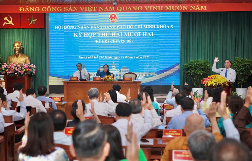 HĐND TP.HCM quyết nghị việc hợp nhất hai sở, lập Sở Giao thông công chánh và đổi tên Sở Tài nguyên và Môi trường. Ảnh: NGUYỆT NHI hop-nhat-so-thanh-lao-so-xay-dung-tphcm.jpg