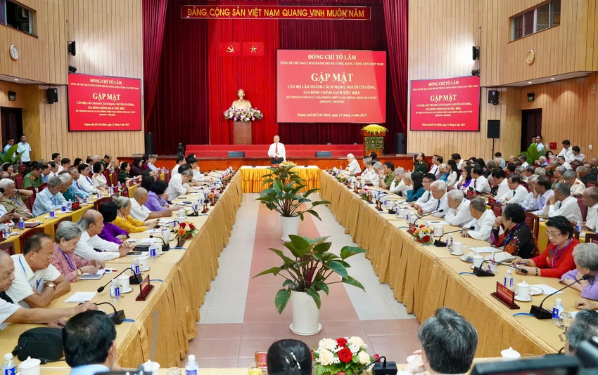 Tổng Bí thư Tô Lâm đã báo cáo với các đại biểu tham dự về tình hình đất nước hiện nay. Ảnh: THUẬN VĂN Tổng Bí thư Tô Lâm nói về sứ mệnh dẫn dắt của TP.HCM mới sau sáp nhập tỉnh-tong-bi-thu-to-lam.jpg