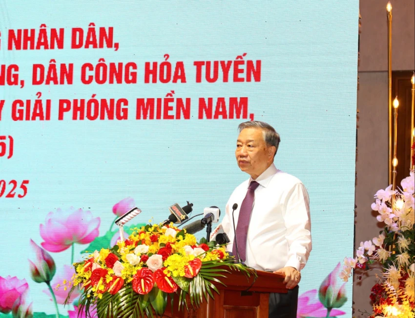 Tổng Bí thư Tô Lâm bày tỏ lòng tri ân đối với thế hệ cha anh. Ảnh: THANH tong-bi-thu-to-lam-gap-mat-diep-bao-biet-dong-sai-gon (2).jpg