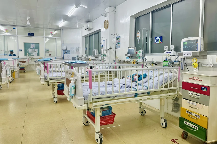 Năm 2024, Bệnh viện Nhi đồng 1 điều trị gần 3.400 ca sởi. Ảnh: THẢO PHƯƠNG soi-o-TP.HCM-20.jpg