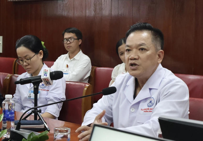 TS.BS Nguyễn Duy Tân, Trưởng khoa Ngoại Tim mạch - Lồng ngực Bệnh viện Thống Nhất. Ảnh: THẢO PHƯƠNG viem-cau-than (2).jpg