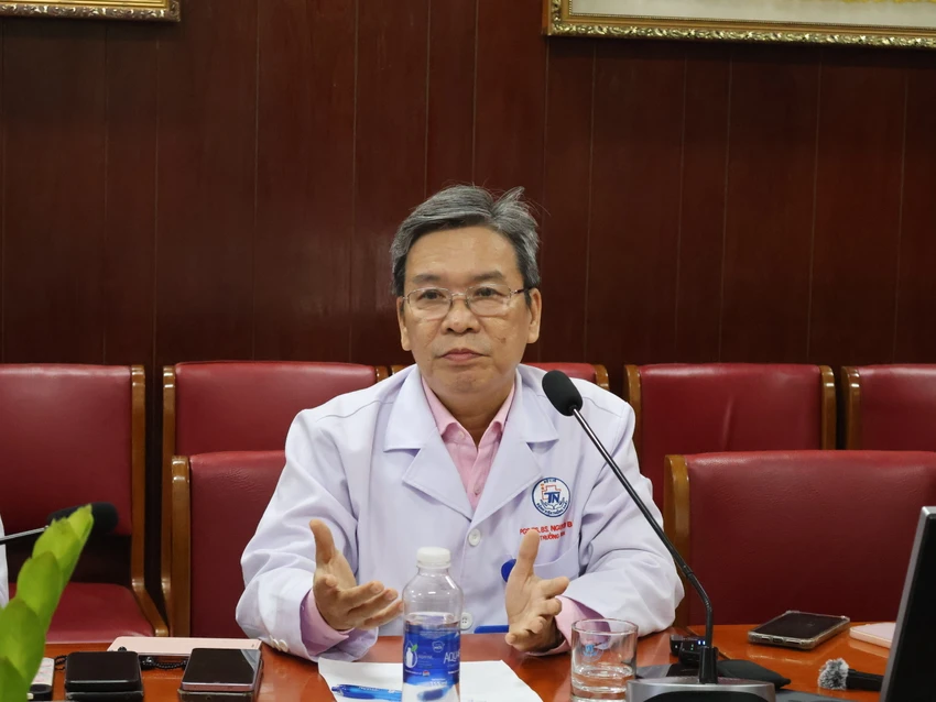 PGS.TS.BS Nguyễn Bách, Trưởng khoa Thận - Lọc máu Bệnh viện Thống Nhất, chia sẻ về bệnh thận. Ảnh: THẢO PHƯƠNG viem-cau-than (3).jpg