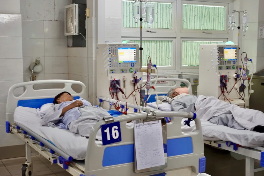 Bệnh nhân chạy thận tại Bệnh viện Thống Nhất. Ảnh: THẢO PHƯƠNG viem-cau-than (5).jpg