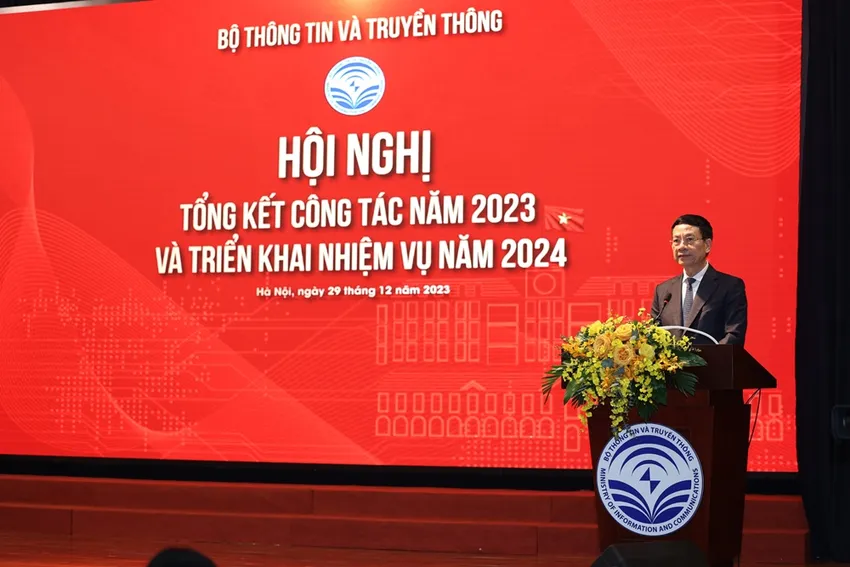 Bộ trưởng Nguyễn Mạnh Hùng nhấn mạnh: Năm 2024 sẽ là năm dịch vụ công trực tuyến phải toàn trình và thực chất. chuyển đổi số
