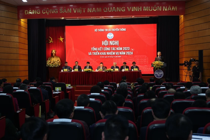 Dự hội nghị tại 63 điểm cầu các địa phương có đại diện Lãnh đạo UBND các tỉnh, thành phố trực thuộc Trung ương; lãnh đạo các Sở TT&TT. pho-thu-tuong-tran-luu-quang-rao-can-lon-nhat-cua-chuyen-doi-so-la-the-che-chinh-sach-3-4138.jpg