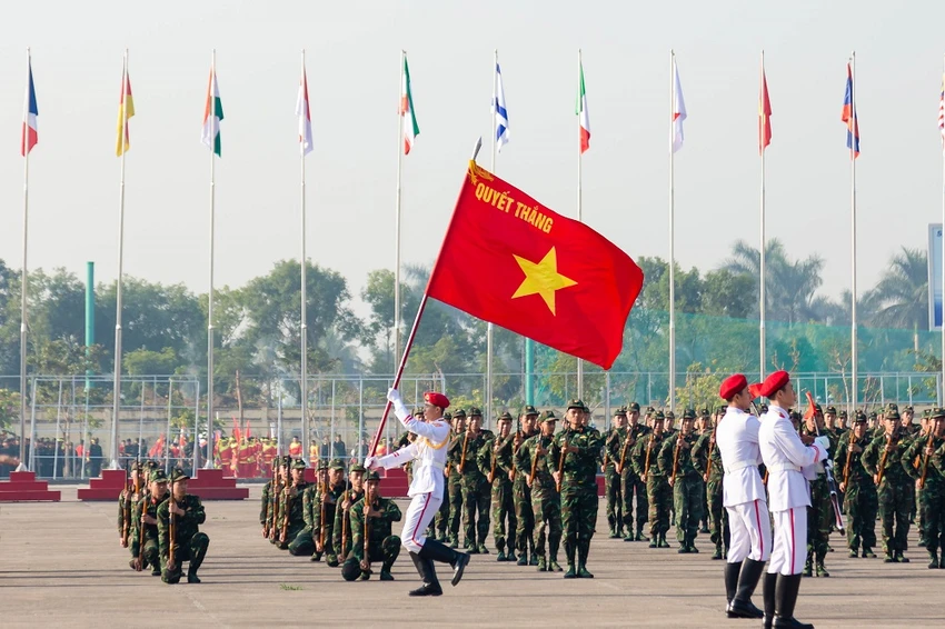 Hình ảnh các đơn vị trình diễn tại triển lãm. Ảnh: THUÝ HẰNG. dai-tuong-phan-van-giang-suc-manh-la-day-tinh-than-quyet-chien-quyet-thang-la-day-9.jpg