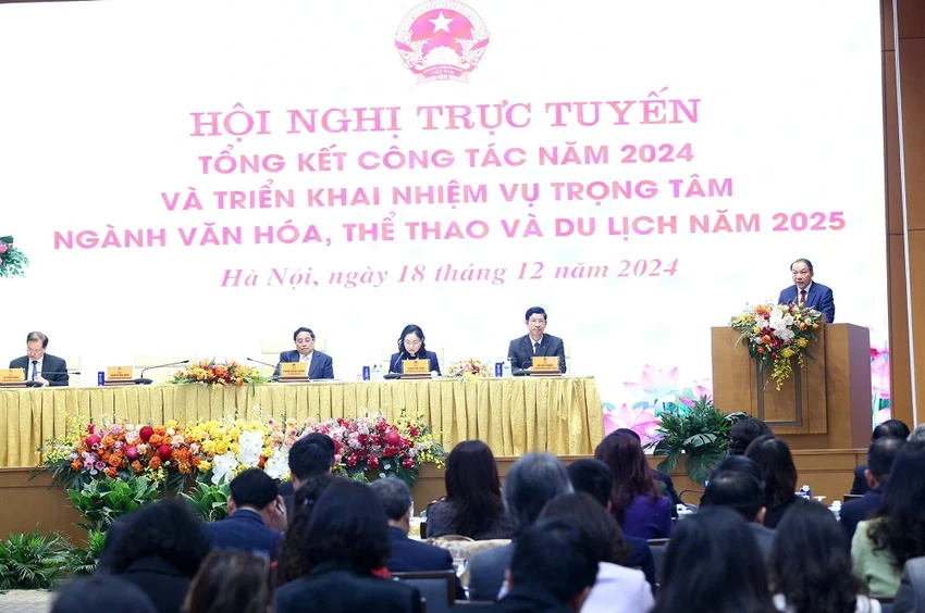 Thủ tướng Phạm Minh Chính tham dự hội nghị trực tuyến. Ảnh: TRẦN HUẤN. Bộ trưởng Bộ VH-TT&DL