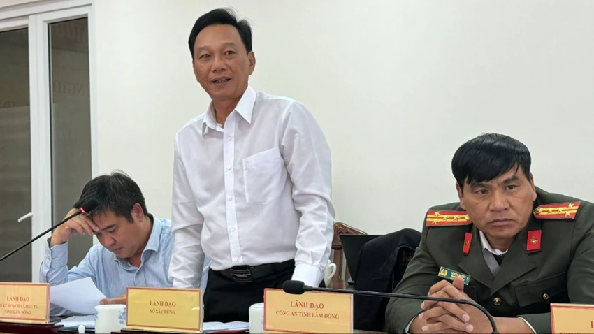 Ông Lê Quang Trung – Giám đốc Sở Xây dựng tỉnh Lâm Đồng thông tin vụ Đồi Cù. Ảnh: VÕ TÙNG doi-cu-11.jpg