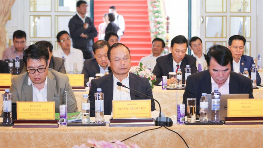 Lãnh đạo các tỉnh dự hội nghị. Ảnh: VÕ TÙNG quy-hoach-vung-4.jpg