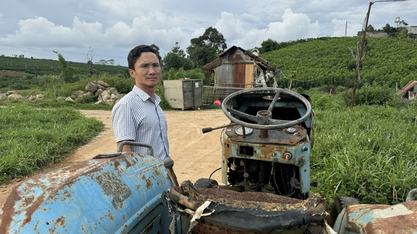 Công việc làm ăn của ông Trần Hữu Vinh gặp khó khi bị phong toả tài sản trái quy định. Ảnh: VÕ TÙNG Lâm Đồng: Phong tỏa tài sản vô lý, hai cấp thi hành án bị VKS bắt giò