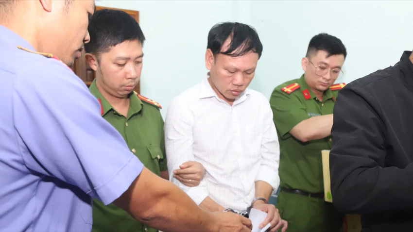 Thời điểm bị bắt giữ, ông Khánh là cán bộ Tư pháp xã Lộc Lâm. can-bo-dia-chinh-2.JPG
