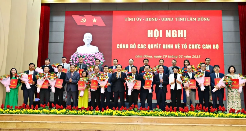23 phó giám đốc của 6 sở mới sau khi sáp nhập. Ảnh: VT tinh-lam-dong-22.jpg