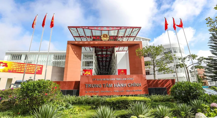 Trung tâm hành chính tỉnh Lâm Đồng. Ảnh: VÕ TÙNG Bố trí cán bộ làm việc đồng thời tại trụ sở cũ của tỉnh Lâm Đồng, Bình Thuận và Đắk Nông