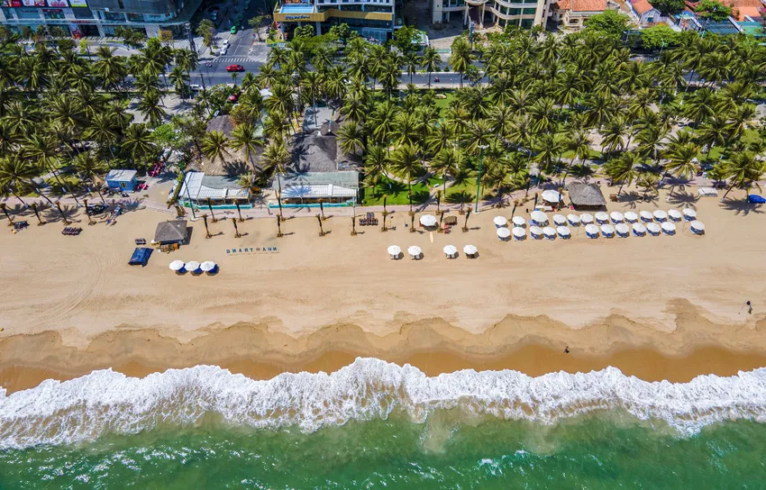 Thời tiết ở Nha Trang thuận lợi là điểm cộng thu hút du khách dịp lễ. Ảnh: XUÂN HOÁT Nha- Trang.jpg