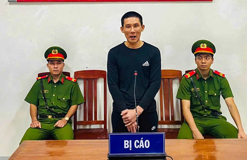 Nghịch tử Nguyễn Bá Trường tại phiên tòa. Ảnh: T. MINH Nguyễn Bá Trường.jpg