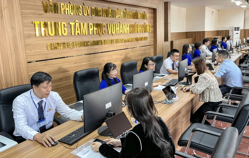 Khánh Hòa phục vụ người dân tốt hơn qua bộ đánh giá năng lực, hiệu quả công việc. Ảnh: ĐT trung-tam-hanh-chinh-cong-9545-9320.jpg