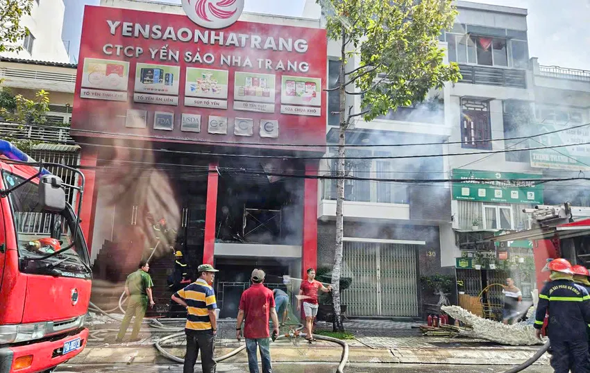 showroom Yến Sào.jpg