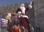 Công nghệ giúp 'theo dõi' hành trình của ông già Noel ảnh 4 Lạ với ông già Noel cưỡi lạc đà đi phát quà Giáng sinh