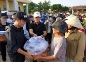 Ca sĩ Nam Khánh hát “Lũ ơi xin đừng về” hướng về Trung ảnh 2 'Có lụt mới gặp được Trường Giang'