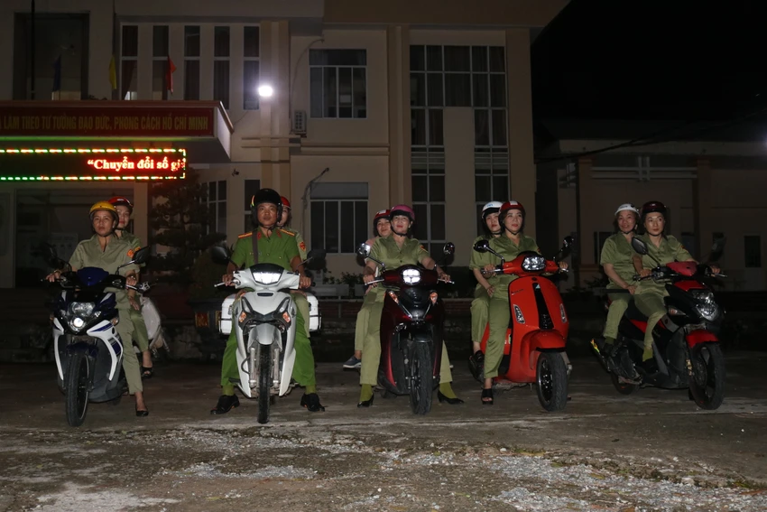 Đội dân phòng nữ xã Dương Tơ được đánh giá là cánh tay đắc lực của Công an xã trong công tác giữ gìn an ninh trật tự. Ảnh: TẤN AN Đội dân phòng 'đặc biệt' nơi Đảo Ngọc