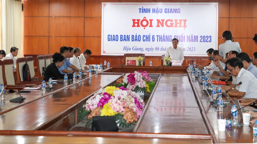 Thông tin về kết quả về kinh tế - xã hội năm 2023, Chủ tịch UBND tỉnh Hậu Giang cho hay trong 18 chỉ tiêu kinh tế xã hội, quốc phòng - an ninh, có 14 chỉ tiêu vượt kế hoạch và bốn chỉ tiêu đạt kế hoạch. Ảnh: CHÂU ANH Festival Quốc tế ngành hàng lúa gạo