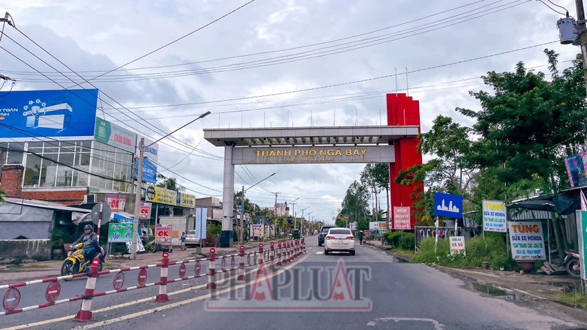 Dự án khu đô thị mới Ngã Bảy 3 (tọa lạc tại TP Ngã Bảy, tỉnh Hậu Giang), có tổng mức đầu tư hơn 1.118 tỉ đồng, trong đó, vốn góp của nhà đầu tư chỉ hơn 167,8 tỉ đồng, còn hơn 951 tỉ dự kiến sẽ huy động từ các tổ chức tín dụng. Ảnh: CHÂU ANH tp-nga-bay-hau-giang-1.jpg