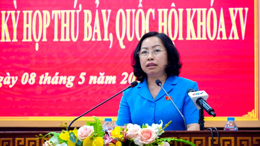 Bà Thái Thu Xương, Phó Chủ tịch Tổng Liên đoàn Lao động Việt Nam phát biểu tại buổi tiếp xúc cử tri. Ảnh: PHƯƠNG QUANG 5-2024-tiep-xuc-cu-tri-hau-giang-3.jpg
