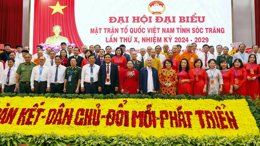 92 đại biểu tham gia Ủy ban MTTQ Việt Nam tỉnh Sóc Trăng khóa X, nhiệm kỳ 2024-2029 ra mắt tại Đại hội. Ảnh: TRUNG KIÊN Ủy ban MTTQ Việt Nam tỉnh Sóc Trăng có tân Chủ tịch