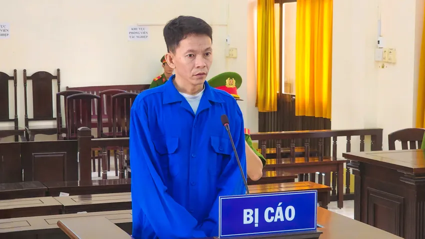 Bị cáo Ngô Trường Hên bị TAND tỉnh Kiên Giang tuyên phạt 16 năm tù tội giết người. Ảnh: VĂN VŨ Bị cáo Ngô Trường Hên bị TAND tỉnh Kiên Giang tuyên phạt 16 năm tù tội giết người