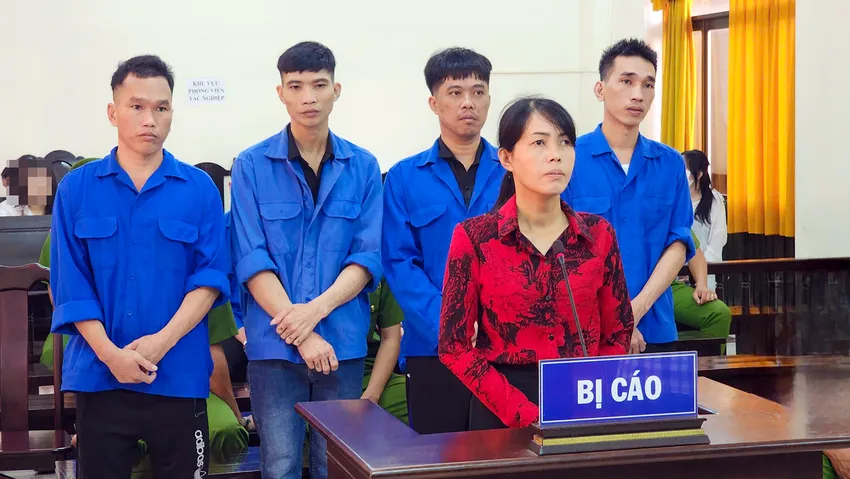 Cùng tội giết người, các bị cáo bị TAND tỉnh Kiên Giang tuyên phạt từ 2-6 năm tù. Ảnh: VĂN VŨ tỉnh Kiên Giang