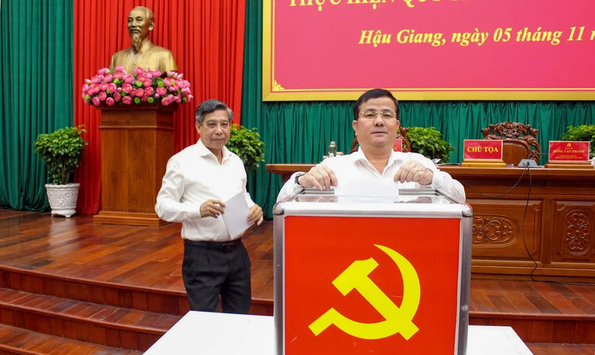 Đối với chức danh Bí thư Tỉnh ủy Hậu Giang, nhiệm kỳ 2020-2025, Bộ Chính trị cho chủ trương kiện toàn từ nguồn nhân sự tại chỗ trong quy hoạch. Ảnh: NGUYỄN TRƯỜNG Kiện toàn chức danh Bí thư Tỉnh ủy Hậu Giang,