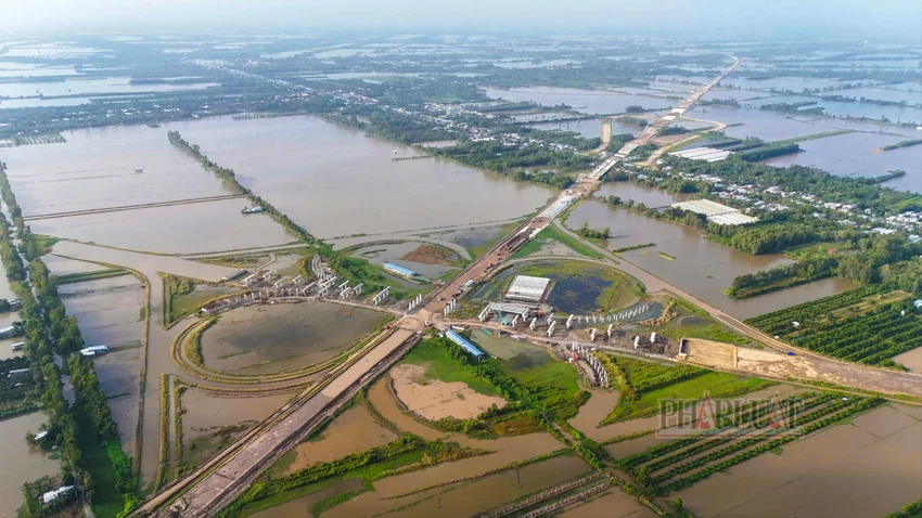 Nút giao cao tốc Châu Đốc - Cần Thơ - Sóc Trăng và cao tốc Cần Thơ - Cà Mau trên địa bàn tỉnh Hậu Giang. Ảnh: BT Nguồn cát duy nhất thi công dự án trục ngang qua tỉnh Hậu Giang không còn