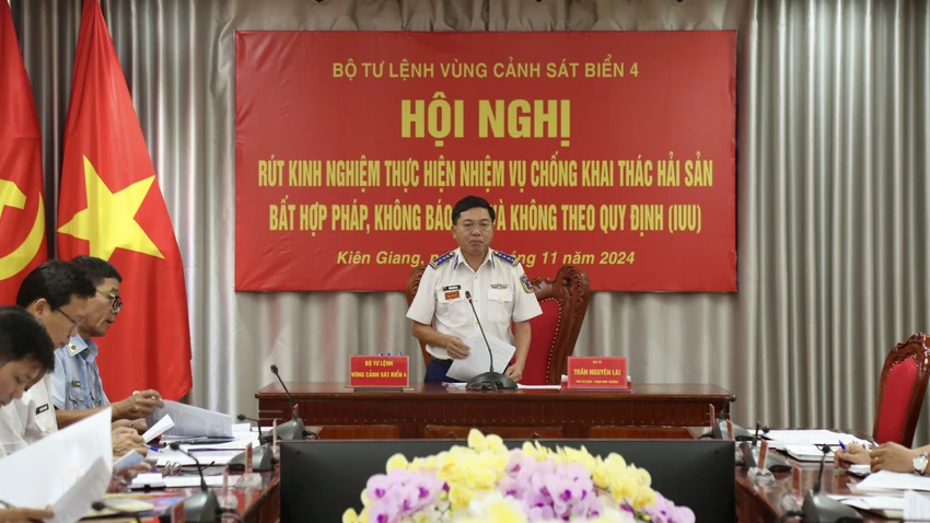 Đại tá Trần Nguyên Lai, Phó Tư lệnh - Tham mưu trưởng BTL Vùng Cảnh sát biển 4 phát biểu tại Hội nghị. Ảnh ĐỨC THÁI IUU 1.jpg