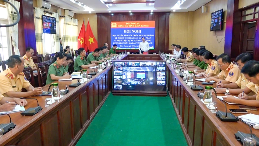 Ông Giang Thanh Khoa, Phó Chủ tịch UBND tỉnh Kiên Giang phát biểu tại hội nghị. Ảnh: VĂN VŨ cong-an-tinh-kien-giang-phat-nguoi-2.jpg