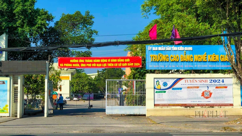 Thanh tra tỉnh Kiên Giang chỉ ra nhiều sai phạm tại trường Cao đẳng nghề Kiên Giang. Ảnh: TRẦN HẮC Thanh tra chỉ ra nhiều sai phạm tại trường Cao đẳng nghề Kiên Giang