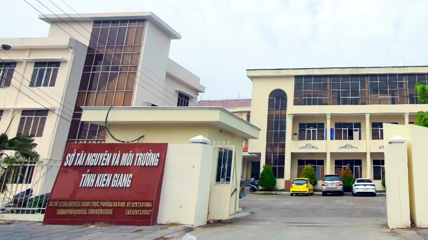 Thanh tra tỉnh Kiên Giang kiến nghị Chủ tịch UBND tỉnh giao Sở Nội vụ tham mưu UBND tỉnh tổ chức kiểm điểm làm rõ trách nhiệm Giám đốc Sở TN&MT giai đoạn từ tháng 1-2021 đến tháng 6-2024. Ảnh: HOÀNG HỮU Sở TN&MT tỉnh Kiên Giang
