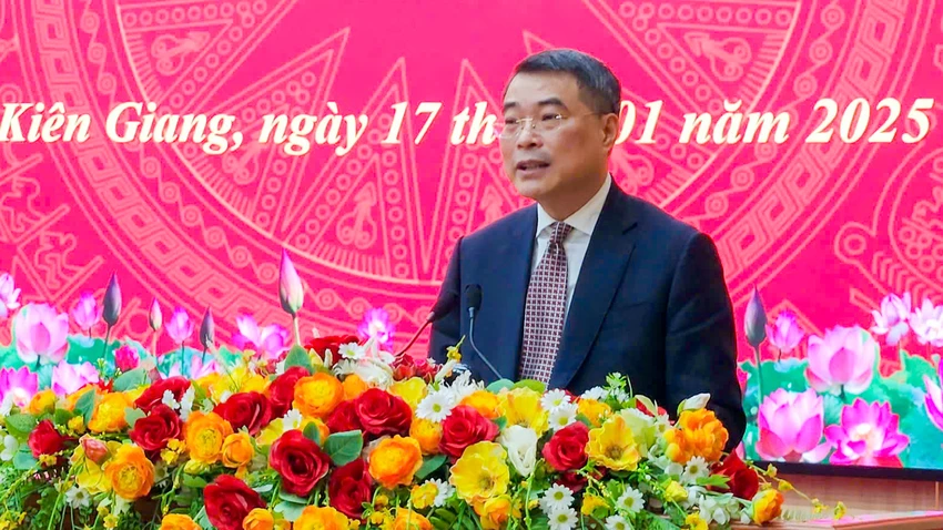 Ông Lê Minh Hưng, Trưởng Ban Tổ chức Trung ương phát biểu tại Hội nghị Ban Chấp hành Đảng bộ tỉnh Kiên Giang mở rộng. Ảnh: ANH TRINH bi-thu-tinh-uy-kien-giang.jpg