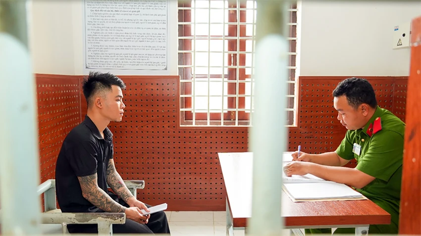 Bị can Nguyễn Văn Chiến tại cơ quan công an. Ảnh: CAHG Công an TP Vị Thanh, tỉnh Hậu Giang