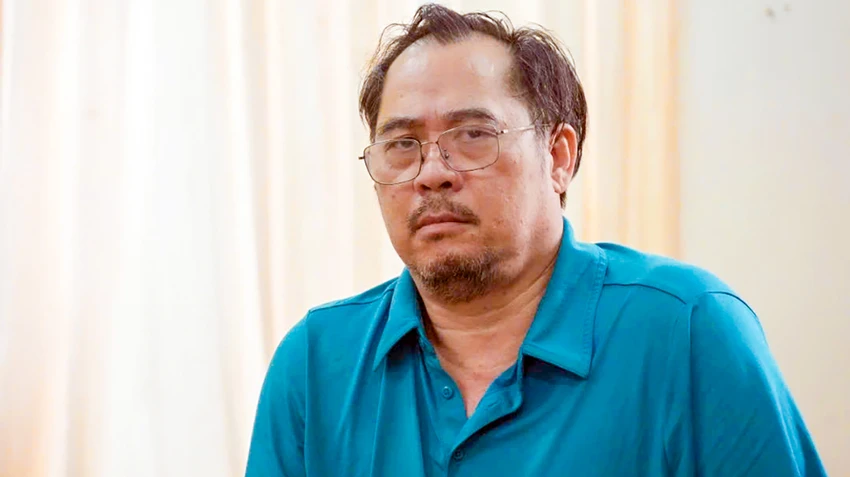 Bị can Joshua Dung-Huu bị Công an tỉnh Hậu Giang khởi tố, bắt tạm giam để điều tra tội lừa đảo chiếm đoạt tài sản. Ảnh: TP Công an tỉnh Hậu Giang bắt giam 1 người đàn ông quốc tịch Mỹ lừa đảo